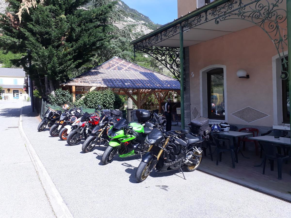Hotel La Gare LʼArgentière-la-Bessée エクステリア 写真
